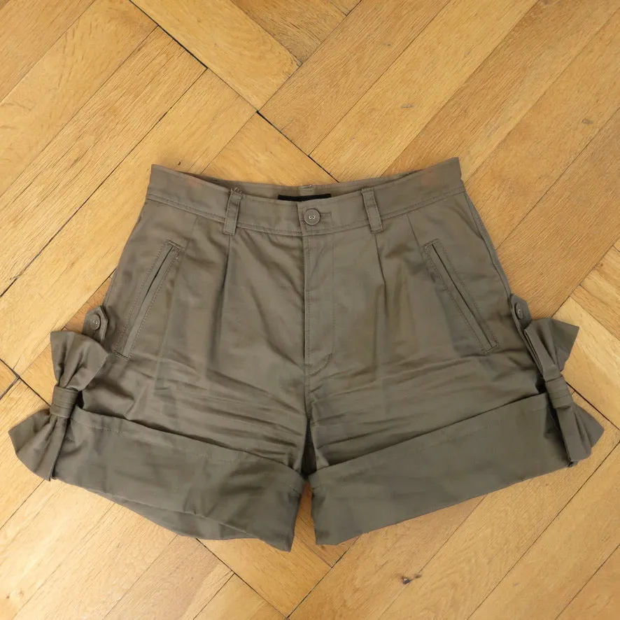       Bow shorts    