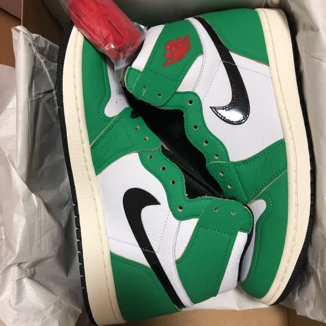 NIKE WMNS AIR JORDAN 1 HIGH OG LUCKY GREEN/WHITE-SAIL-BLACK